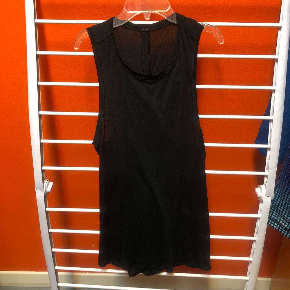 Lululemon crisscross back tissue tank size 8